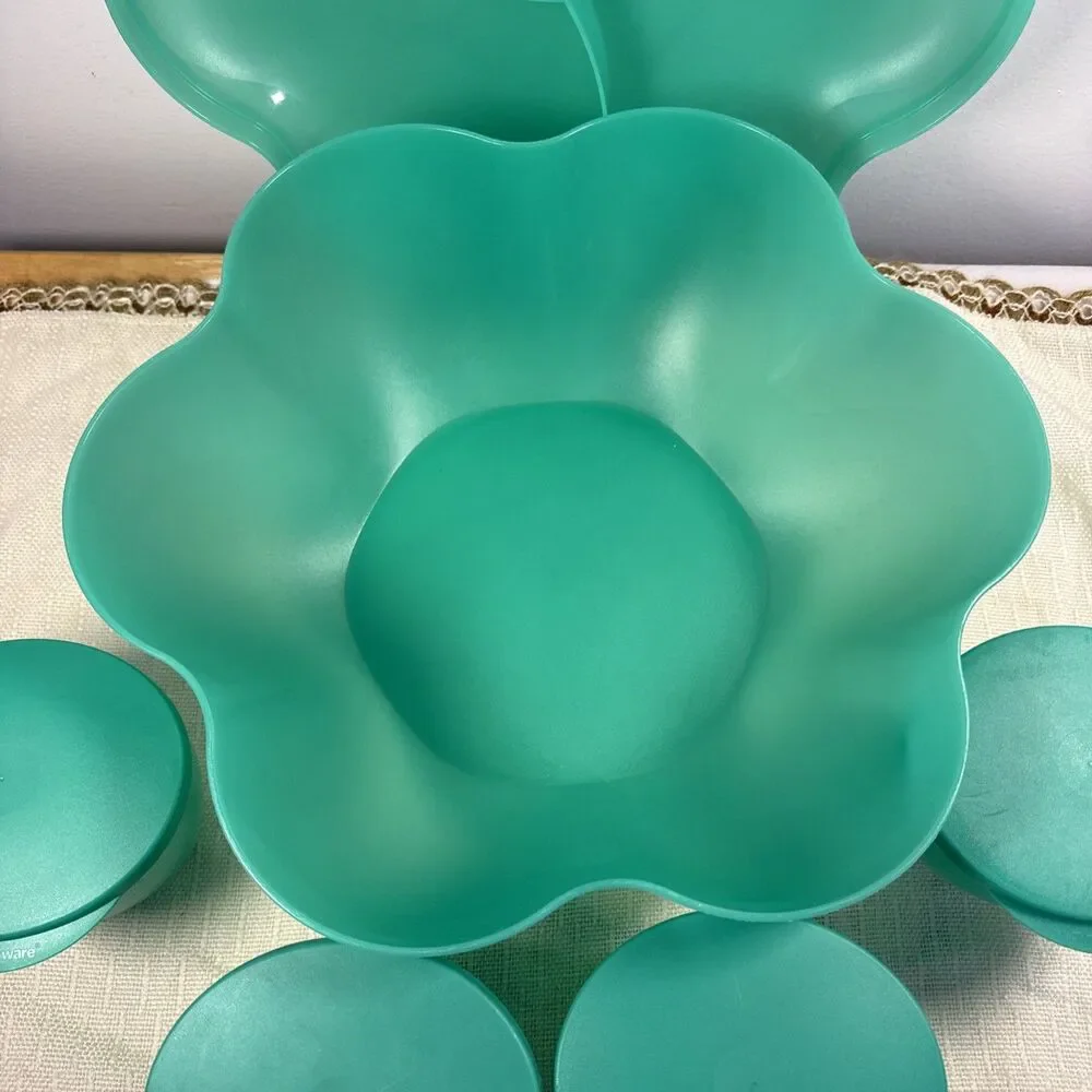 Tupperware Chip 'N Dip Serving Center Bowl Set Green 4 Containers With Lids